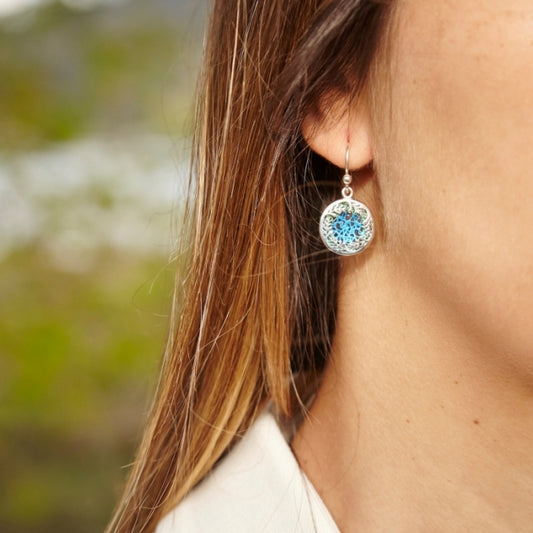 Baroña azul, pendientes de gancho móvil