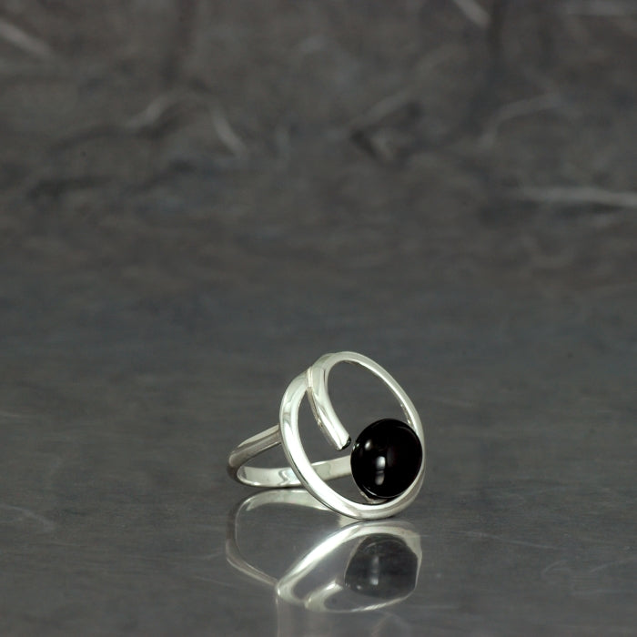 Oh Lala, Anillo con azabache