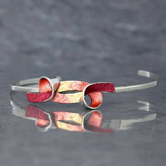 Brazalete rojizo coleccion baku de ardentia