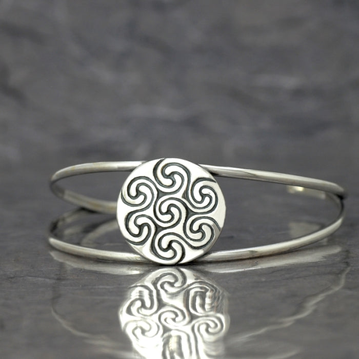 Petroglifo, Pulsera de aro rígido