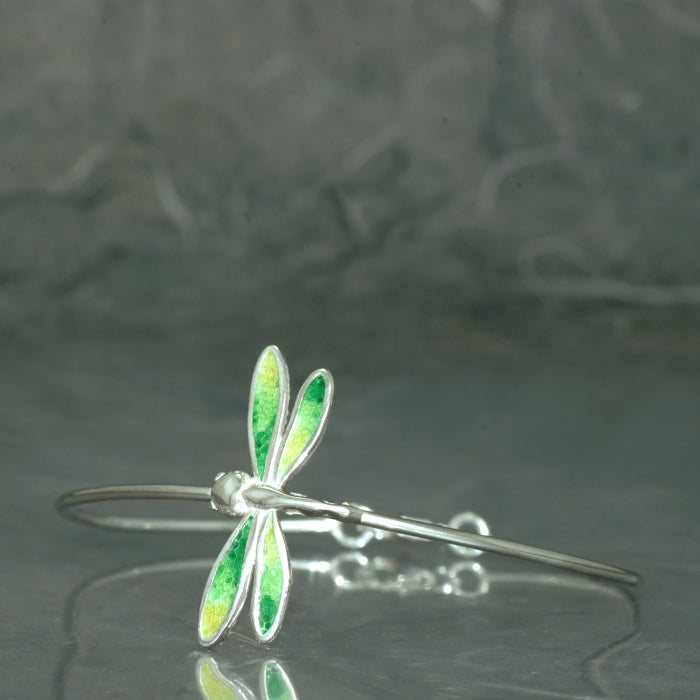 pulsera rígida con libélula en plata 925 con esmalte al fuego verde, colección Libélulas de Ardentia