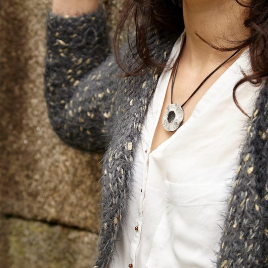 Blanco y negro, colgante mediano