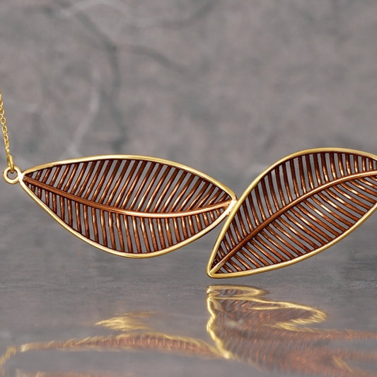 Fíos chocolate, Gargantilla