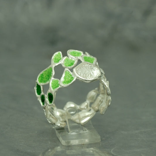 Anillo Dream, con esmalte al fuego verde