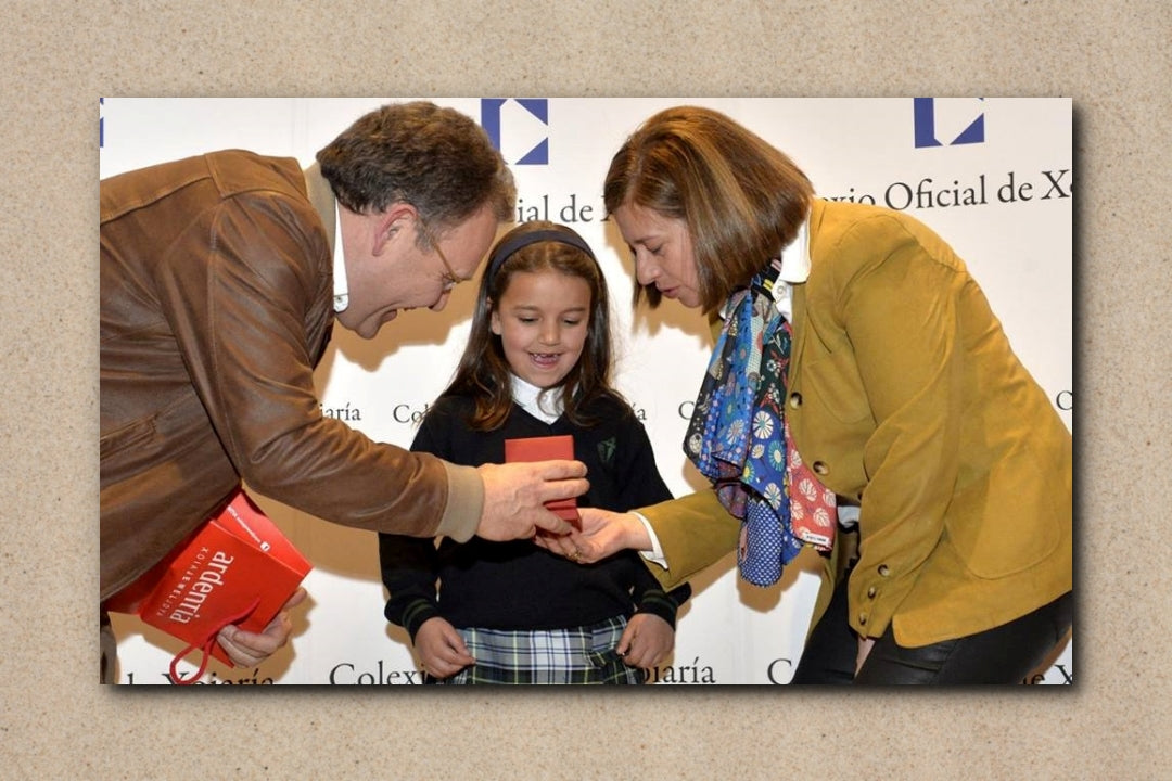 Entrega de la joya del VI concurso de diseño infantil del COXGA