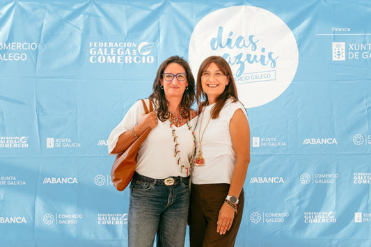 Clienta ganadora de Ardentia Coruña con su vale de 250 € de los Días Azuis del comercio gallego