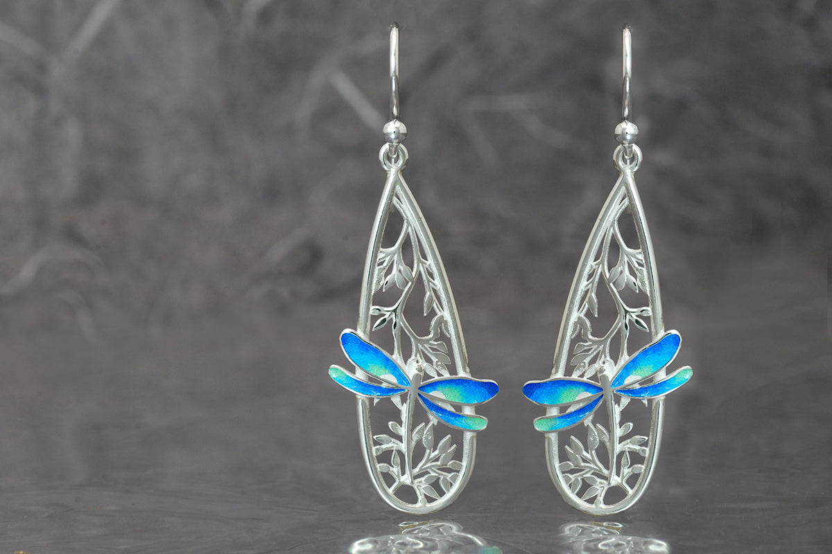Colección Art Nouveau en plata de Ley 925 con esmalte al fuego en las alas de libélulas