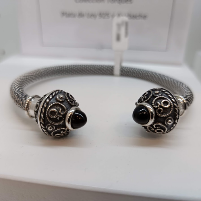 torque, colección de ardentia con azabache