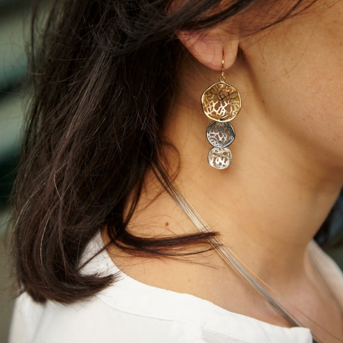 Madison triple, Pendientes de gancho móvil
