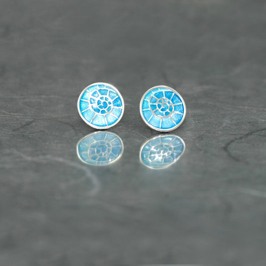 Pendientes de presión en plata de Ley 925 con esmalte al fuego en azul, colección Gaudi de Ardentia