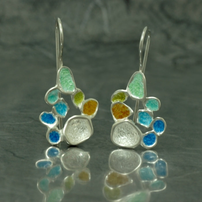 Dream, pendientes pequeños, con gancho fijo y con color