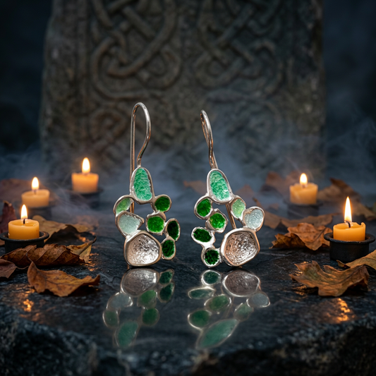 Pendientes Dream musgo, con gancho fijo en plata de ley 925 con esmalte al fuego verde coleccion  de Ardentia