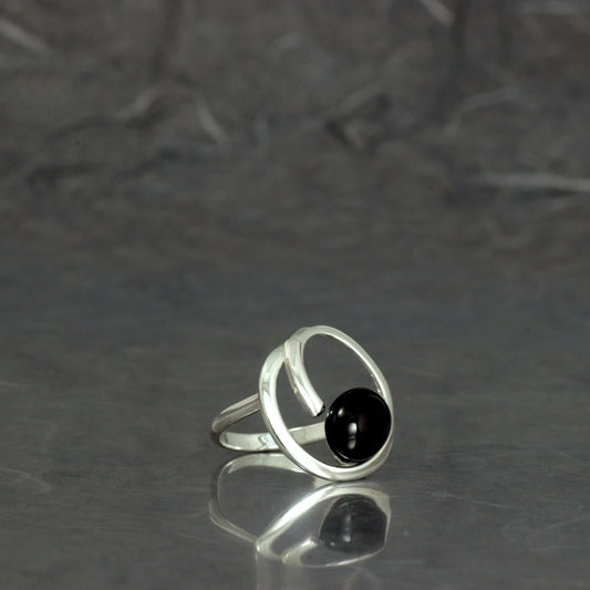 Oh Lala, Anillo con azabache