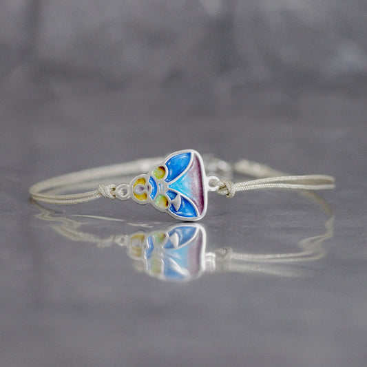 Menina, Pulsera de hilos con esmalte al fuego