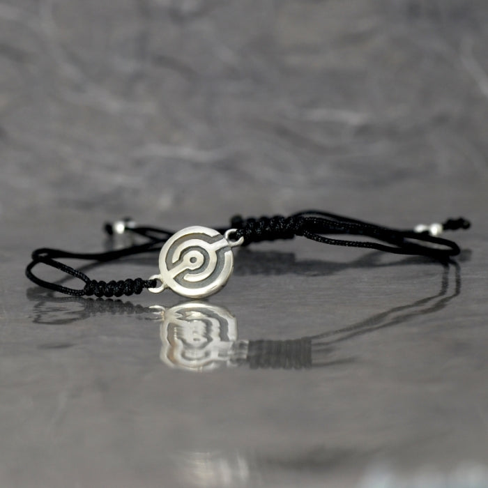 Laberinto, Pulsera de macramé