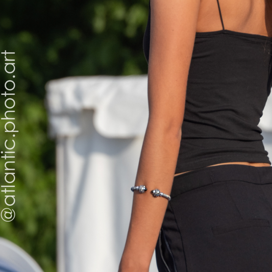 Torque Azabache, Brazalete con adornos de filigrana