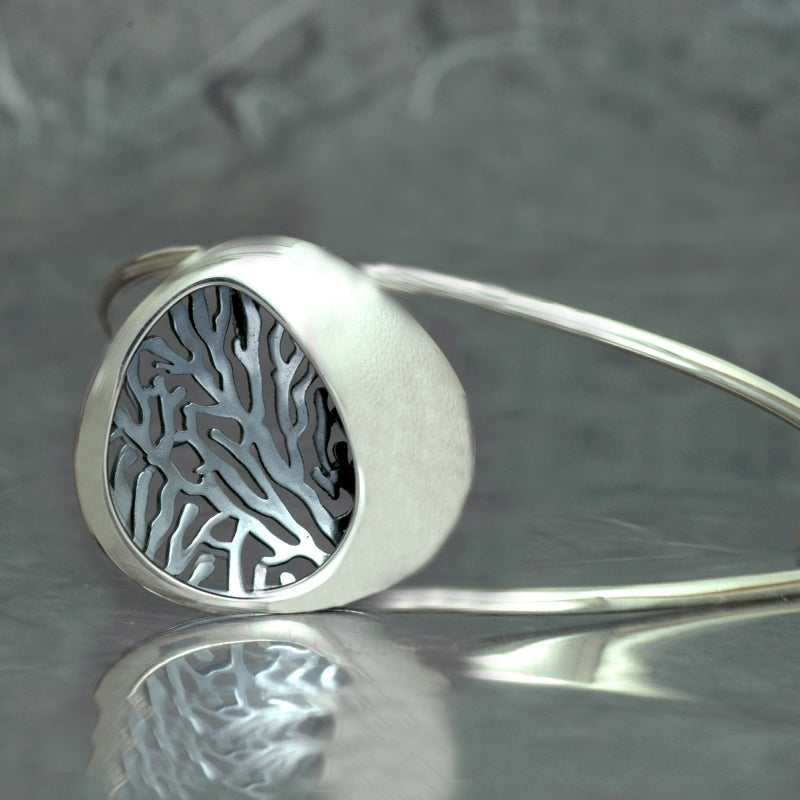 Gorgonia, pulsera tipo brazalete