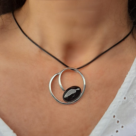 Oh Lala, Colgante con azabache