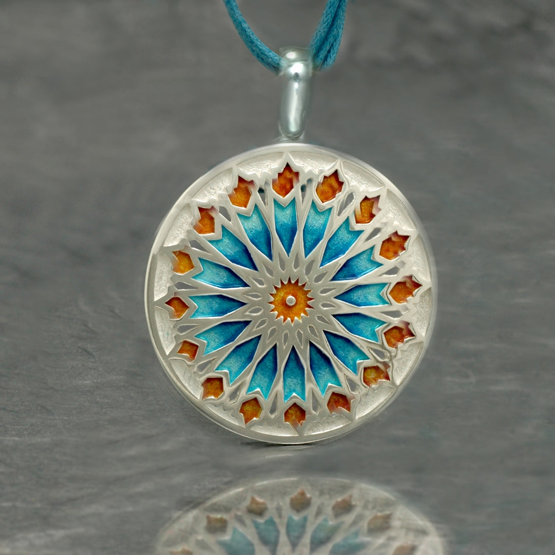 colgante grande colección Alhambra 641, plata de Ley 925 con esmalte al fuego, de Ardentia