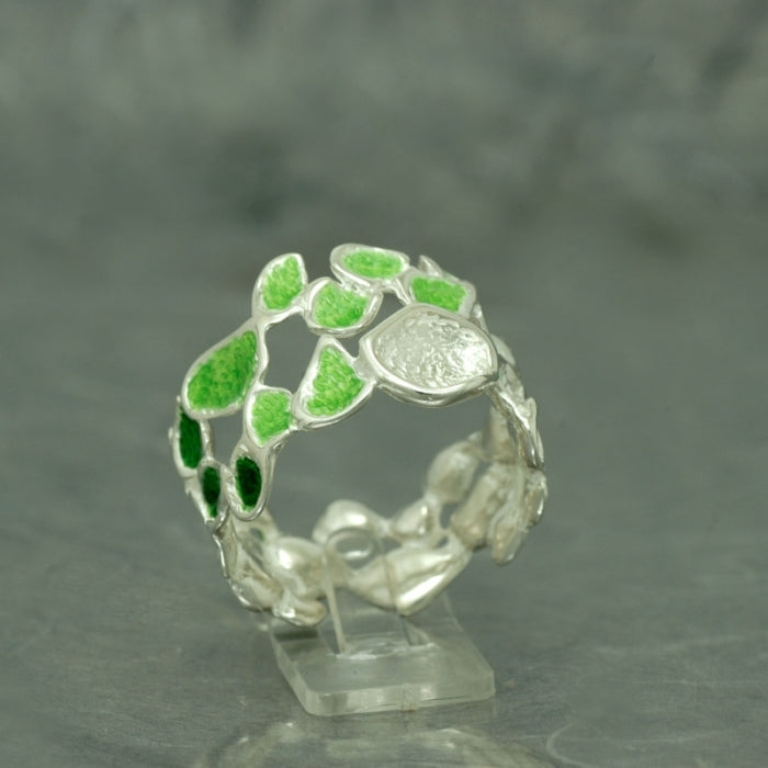 Anillo Dream, con esmalte al fuego verde