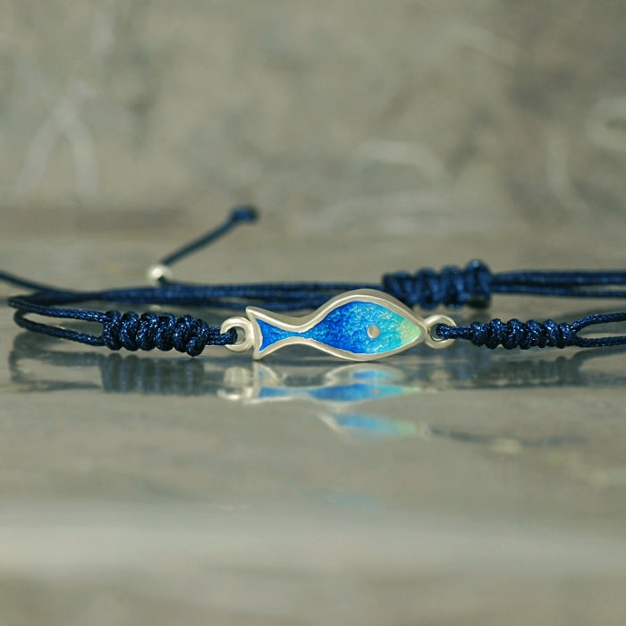Pulsera con un pez de esmalte al fuego de la colección Mare de Ardentia